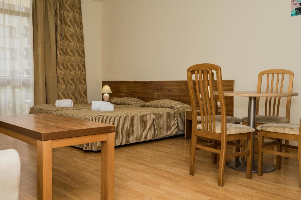 Apart Hotel Sunny Victory Pantai Sunny Bagian luar foto