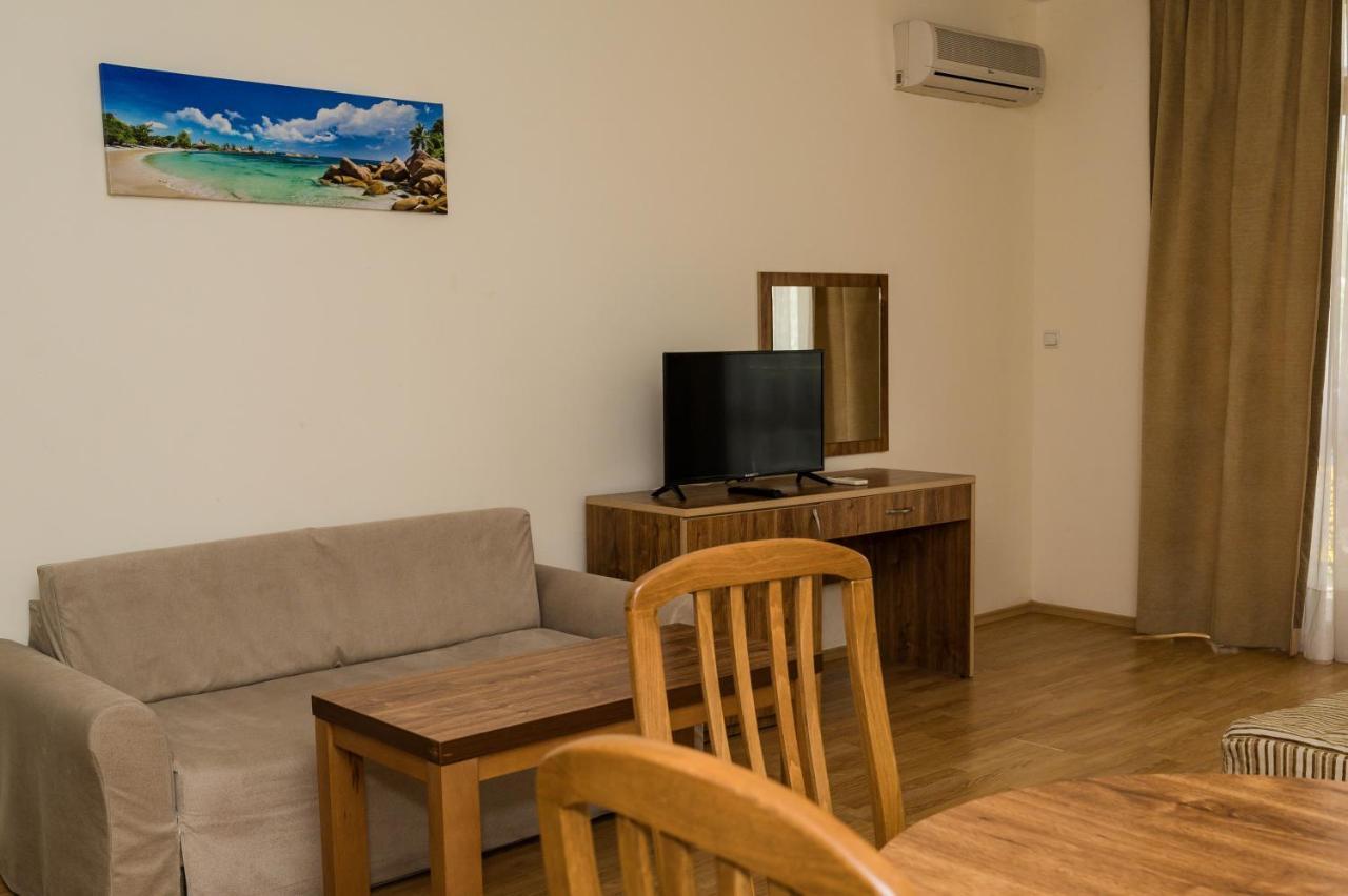 Apart Hotel Sunny Victory Pantai Sunny Bagian luar foto